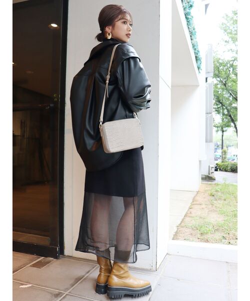 MURUA（ムルーア）の「ラウンドジップショルダーバッグ（ショルダーバッグ・レディース・ブラック/ベージュ・FREE）」の10枚目の写真