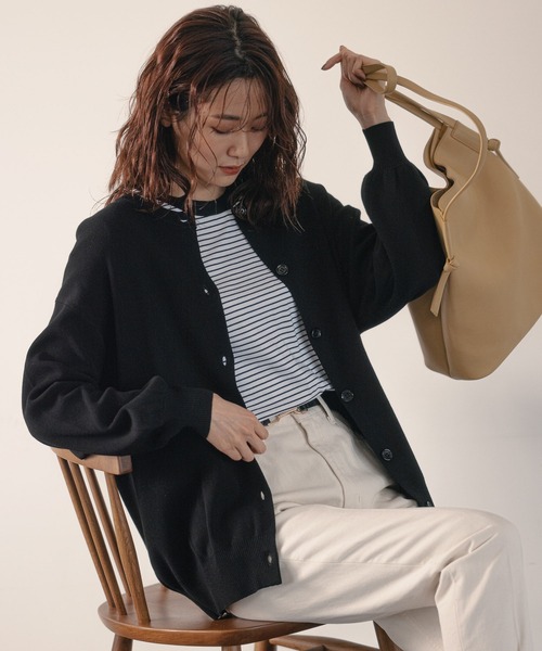 GLOBAL WORK（グローバルワーク）の「洗えるリラックスクルーカーディガン/957964（カーディガン/ボレロ・レディース・ブラック/ダークグリーン/アイボリー/ホワイト系その他/イエロー系その他・MEDIUM/LARGE）」の4枚目の写真