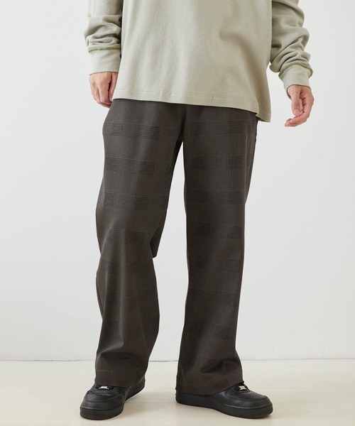 Craft Nicholson(クラフトニコルソン)の「ストレッチカツラギ タックワイドチノパンツ(チノパンツ・メンズ・ストライプ/ブラウン系その他/ネイビー/グレー系その他/グレー系その他2/ブラック・L/S/M)」の3枚目の写真