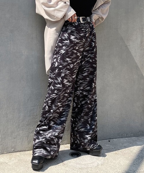 PAGEBOY（ページボーイ）の「スモークコールワイドパンツ（その他パンツ・レディース・ホワイト系その他/ブラック系その他・FREE）」の2枚目の写真