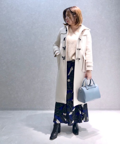 RIVE DROITE(リヴドロワ)の「ラグジュアリーなふんわり感を纏える ラクーンVネックニット(ニット/セーター・レディース・ピンクベージュ/ブラック/ブルー・FREE)」の5枚目の写真