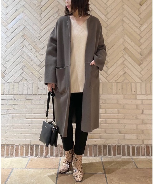 RIVE DROITE(リヴドロワ)の「ラグジュアリーなふんわり感を纏える ラクーンVネックニット(ニット/セーター・レディース・ピンクベージュ/ブラック/ブルー・FREE)」の6枚目の写真