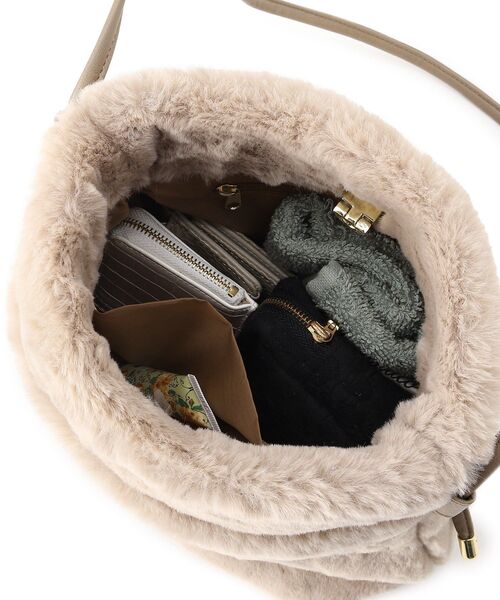 DRESKIP（ドレスキップ）の「◆フェイクファーノットショルダー（ショルダーバッグ・レディース・チャコールグレー/ブラウン系1/アイボリー/アイボリー系/ベージュ・00）」の13枚目の写真