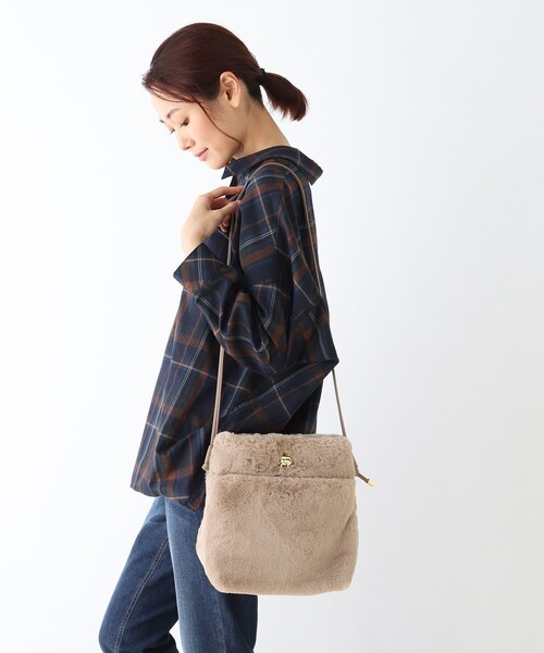 DRESKIP（ドレスキップ）の「◆フェイクファーノットショルダー（ショルダーバッグ・レディース・チャコールグレー/ブラウン系1/アイボリー/アイボリー系/ベージュ・00）」の6枚目の写真