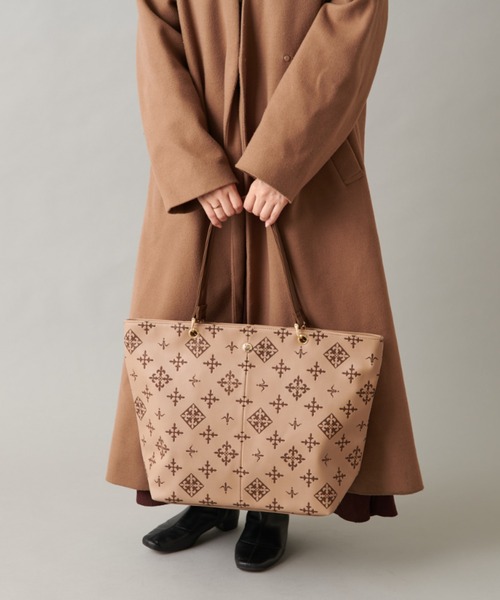 Daily russet（デイリー ラシット）の「ハトメエンボストートバッグ 