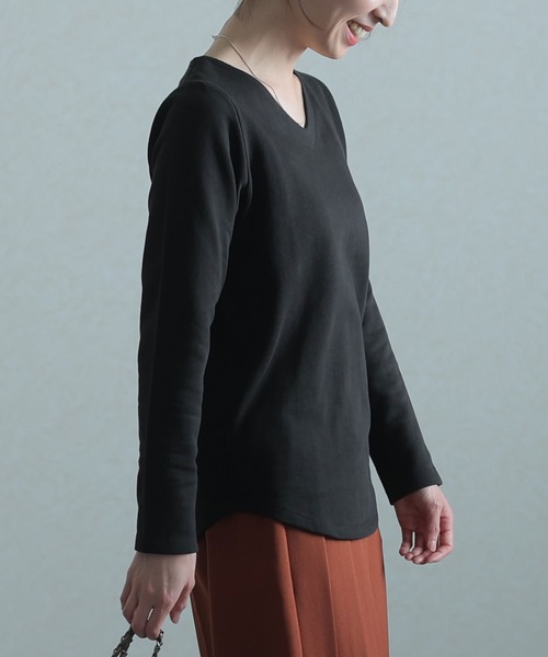 ElegChic(エレグシック)の「ぬけ感Vネック裏毛トレーナー(スウェット・レディース・ブラック/ライトカーキ/ライトベージュ・4L/M/L/XL/XXL)」の15枚目の写真