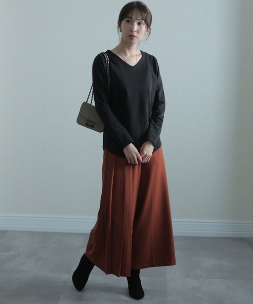 ElegChic(エレグシック)の「ぬけ感Vネック裏毛トレーナー(スウェット・レディース・ブラック/ライトカーキ/ライトベージュ・4L/M/L/XL/XXL)」の11枚目の写真