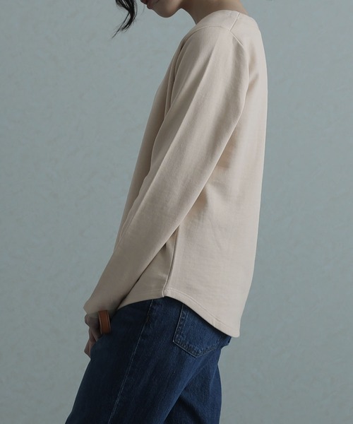 ElegChic(エレグシック)の「ぬけ感Vネック裏毛トレーナー(スウェット・レディース・ブラック/ライトカーキ/ライトベージュ・4L/M/L/XL/XXL)」の9枚目の写真
