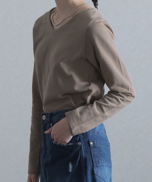 ElegChic(エレグシック)の「ぬけ感Vネック裏毛トレーナー(スウェット・レディース・ブラック/ライトカーキ/ライトベージュ・4L/M/L/XL/XXL)」の16枚目の写真