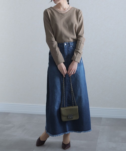 ElegChic(エレグシック)の「ぬけ感Vネック裏毛トレーナー(スウェット・レディース・ブラック/ライトカーキ/ライトベージュ・4L/M/L/XL/XXL)」の12枚目の写真