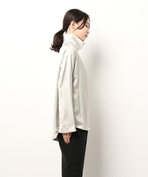 enchainement（アンシェヌマン）の「Satin High Neck Top（シャツ/ブラウス・レディース・ベージュ/ブラック・フリー）」の9枚目の写真