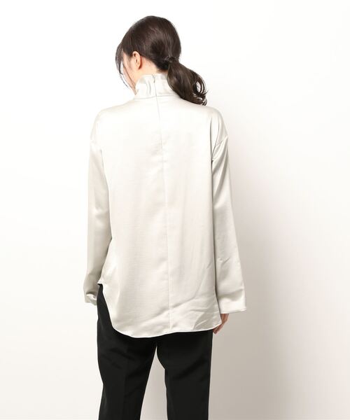 enchainement（アンシェヌマン）の「Satin High Neck Top（シャツ/ブラウス・レディース・ベージュ/ブラック・フリー）」の10枚目の写真