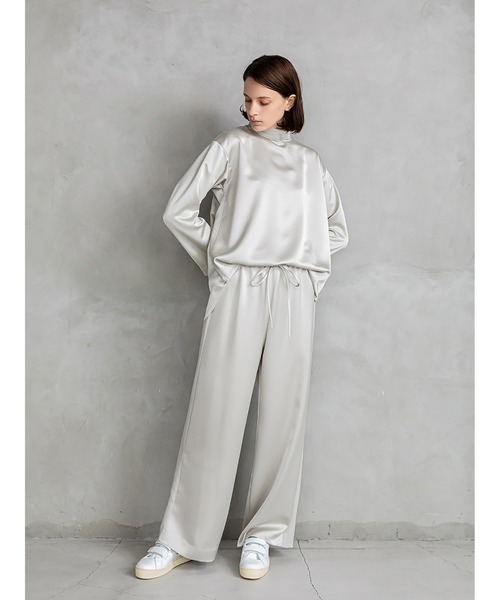 enchainement（アンシェヌマン）の「Satin High Neck Top（シャツ/ブラウス・レディース・ベージュ/ブラック・フリー）」の15枚目の写真