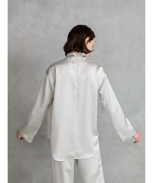 enchainement（アンシェヌマン）の「Satin High Neck Top（シャツ/ブラウス・レディース・ベージュ/ブラック・フリー）」の13枚目の写真