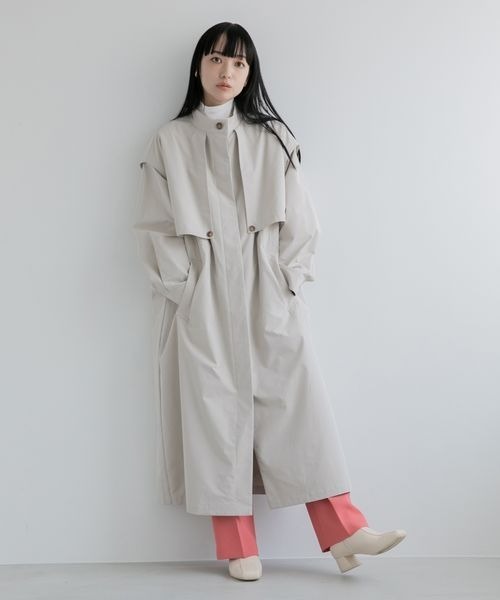 LOWRYS FARM（ローリーズファーム）の「レイヤードフウスタンドコート　261423（ステンカラーコート・レディース・チャコールグレー/グリーン/アイボリー・FREE）」の2枚目の写真