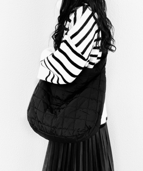 LVEU.(ラブユ.)の「Quilted shoulder bag / キルティングショルダーバッグ(Ai select)(ショルダーバッグ・レディース・ブラック/アイボリー・FREE)」の12枚目の写真