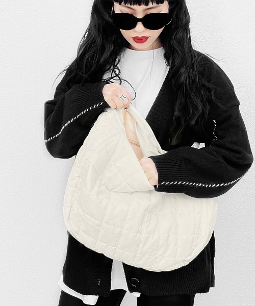 LVEU.(ラブユ.)の「Quilted shoulder bag / キルティングショルダーバッグ(Ai select)(ショルダーバッグ・レディース・ブラック/アイボリー・FREE)」の8枚目の写真