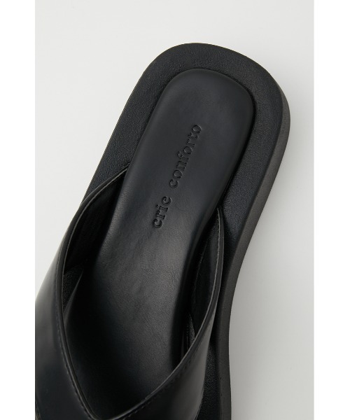 crie conforto(クリーコンフォルト)の「チャンキートングサンダル(サンダル・レディース・ホワイト/ブラック/キャメル・SMALL/MEDIUM/LARGE)」の16枚目の写真