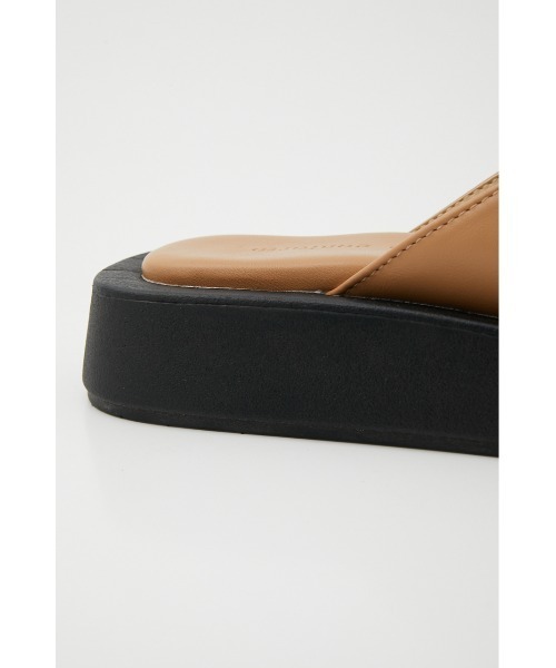 crie conforto(クリーコンフォルト)の「チャンキートングサンダル(サンダル・レディース・ホワイト/ブラック/キャメル・SMALL/MEDIUM/LARGE)」の13枚目の写真