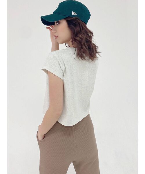 GYDA（ジェイダ）の「TYRANNOS G REX ワッペンショートTシャツ（Tシャツ/カットソー・レディース・チャコールグレー/ライトグレー/パープル/オフホワイト・FREE）」の6枚目の写真