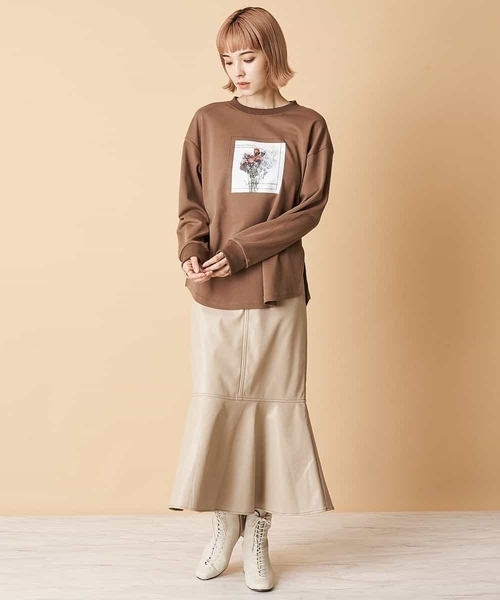 A de a.v.v(アードアー・ヴェ・ヴェ)の「フラワーフォトプリントTシャツ(Tシャツ/カットソー・レディース・アイボリー/ブラウン・38/36)」の5枚目の写真