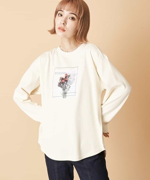 A de a.v.v(アードアー・ヴェ・ヴェ)の「フラワーフォトプリントTシャツ(Tシャツ/カットソー・レディース・アイボリー/ブラウン・38/36)」の4枚目の写真
