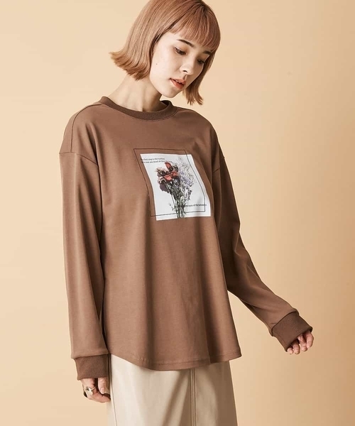 A de a.v.v(アードアー・ヴェ・ヴェ)の「フラワーフォトプリントTシャツ(Tシャツ/カットソー・レディース・アイボリー/ブラウン・38/36)」の7枚目の写真