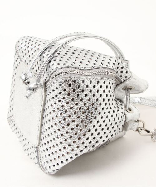 Liesse（リエス）の「【BEVINI】巾着型2WAYバッグ（ショルダーバッグ・レディース・シルバー・FREE）」の5枚目の写真