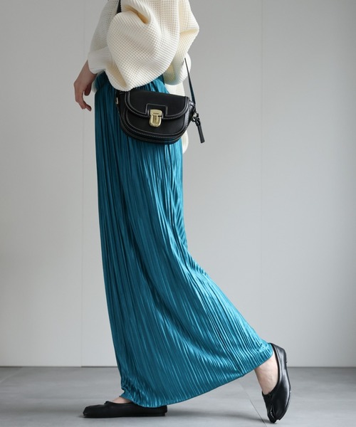 sakishimatokyo（サキシマトーキョー）の「【選べる素材】ストレートプリーツスカート【動画あり】（スカート・レディース・ブラック/グリーン/グレイッシュベージュ/ブラウン/ブルー/オフホワイト/ブラック系その他/ゴールド/シルバー/ブラック系その他2/グレー/レッド・FREE）」の9枚目の写真