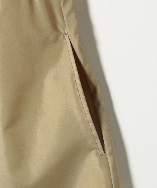 Wpc.（ダブリュピーシー）の「Wpc.:〈手洗い可能〉アースカラー ロング モッズ レイン コート（レインコート/ポンチョ・レディース・ベージュ/グレー/オリーブ・ONE SIZE）」の9枚目の写真