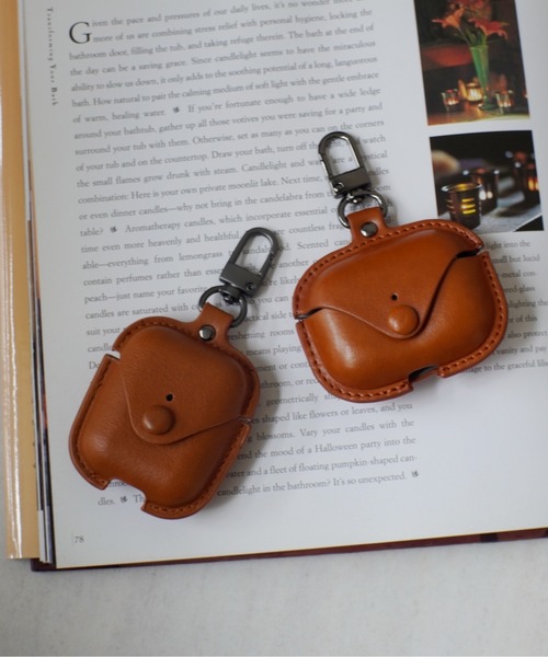 Port（ポート）の「フェイクレザー AirPods1/2 / AirPods Pro 専用 ソフト イヤフォンケース（ヘッドフォン/イヤホン・レディース・ブラック/ブラウン/ダークブラウン/ネイビー/ブラウン系その他/ダークグリーン・A/B）」の3枚目の写真