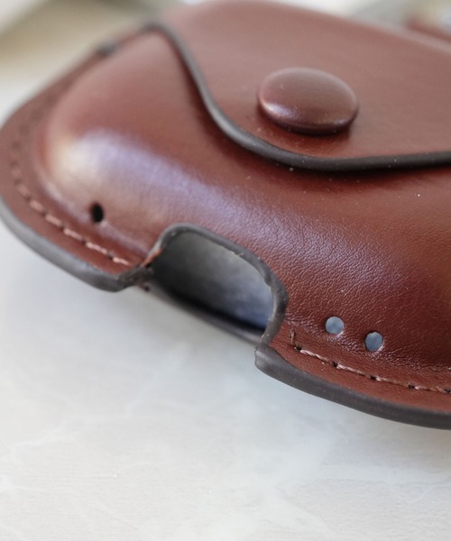 Port（ポート）の「フェイクレザー AirPods1/2 / AirPods Pro 専用 ソフト イヤフォンケース（ヘッドフォン/イヤホン・レディース・ブラック/ブラウン/ダークブラウン/ネイビー/ブラウン系その他/ダークグリーン・A/B）」の16枚目の写真