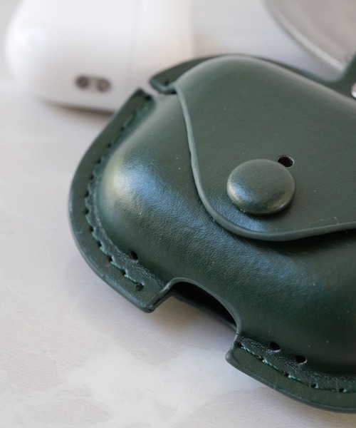 Port（ポート）の「フェイクレザー AirPods1/2 / AirPods Pro 専用 ソフト イヤフォンケース（ヘッドフォン/イヤホン・レディース・ブラック/ブラウン/ダークブラウン/ネイビー/ブラウン系その他/ダークグリーン・A/B）」の20枚目の写真