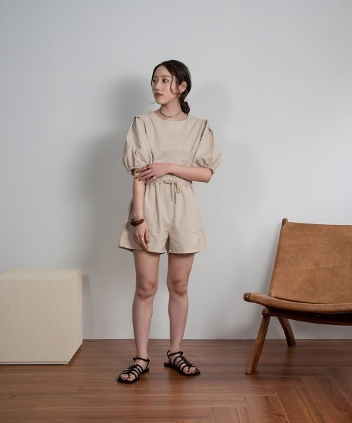 Amiur(エミレ)の「puff sleeve lady like set up(セットアップ・レディース・ベージュ/ブラック・FREE)」の3枚目の写真