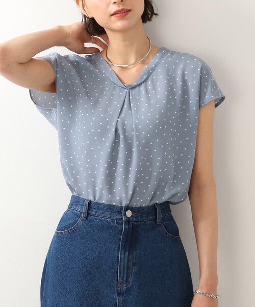 DRESKIP(ドレスキップ)の「◆フロントタック ドット柄ブラウス(シャツ/ブラウス・レディース・ホワイト系3/ブラック系/ブルー系5/パープル系2・02/03)」の3枚目の写真