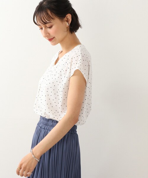 DRESKIP(ドレスキップ)の「◆フロントタック ドット柄ブラウス(シャツ/ブラウス・レディース・ホワイト系3/ブラック系/ブルー系5/パープル系2・02/03)」の17枚目の写真