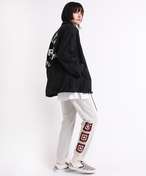 RNA（アールエヌエー）の「J2032 ボリュームコーチジャケット（ミリタリージャケット・レディース・ブラック/ダークブルー/ライトパープル・MEDIUM）」の11枚目の写真