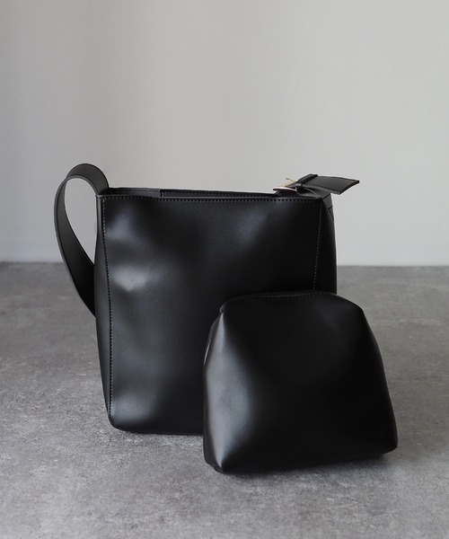 Riberry（リベリー）の「【ポーチ付き】シンプルスクエアショルダーバッグ（ショルダーバッグ・レディース・ブラック/ブラウン・FREE）」の6枚目の写真