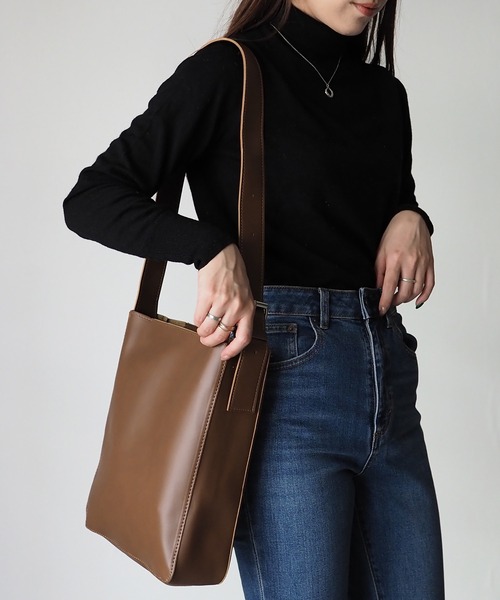 Riberry（リベリー）の「【ポーチ付き】シンプルスクエアショルダーバッグ（ショルダーバッグ・レディース・ブラック/ブラウン・FREE）」の7枚目の写真