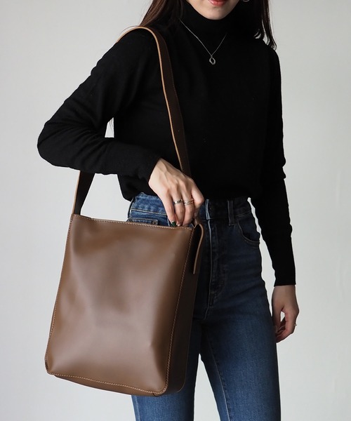 Riberry（リベリー）の「【ポーチ付き】シンプルスクエアショルダーバッグ（ショルダーバッグ・レディース・ブラック/ブラウン・FREE）」の13枚目の写真