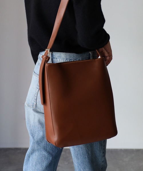 Riberry（リベリー）の「【ポーチ付き】シンプルスクエアショルダーバッグ（ショルダーバッグ・レディース・ブラック/ブラウン・FREE）」の8枚目の写真