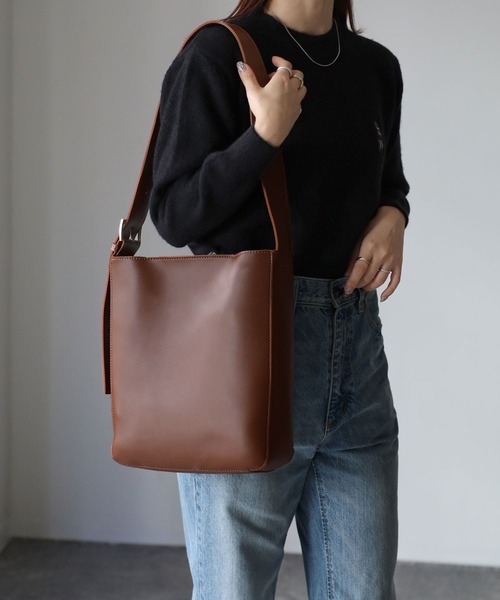 Riberry（リベリー）の「【ポーチ付き】シンプルスクエアショルダーバッグ（ショルダーバッグ・レディース・ブラック/ブラウン・FREE）」の9枚目の写真