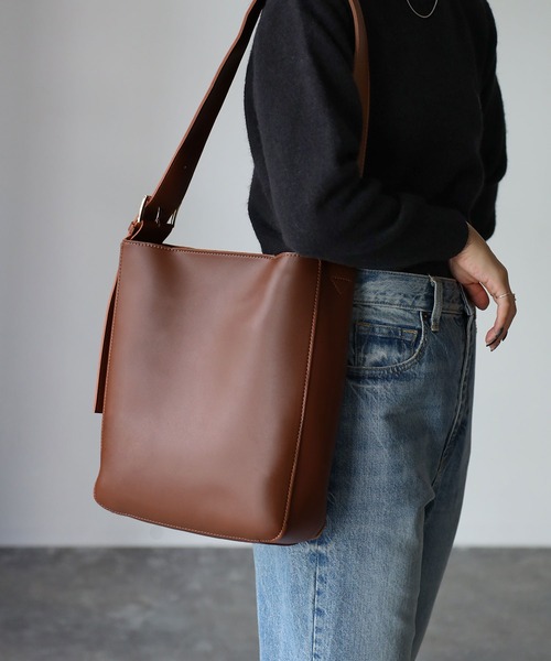 Riberry（リベリー）の「【ポーチ付き】シンプルスクエアショルダーバッグ（ショルダーバッグ・レディース・ブラック/ブラウン・FREE）」の10枚目の写真