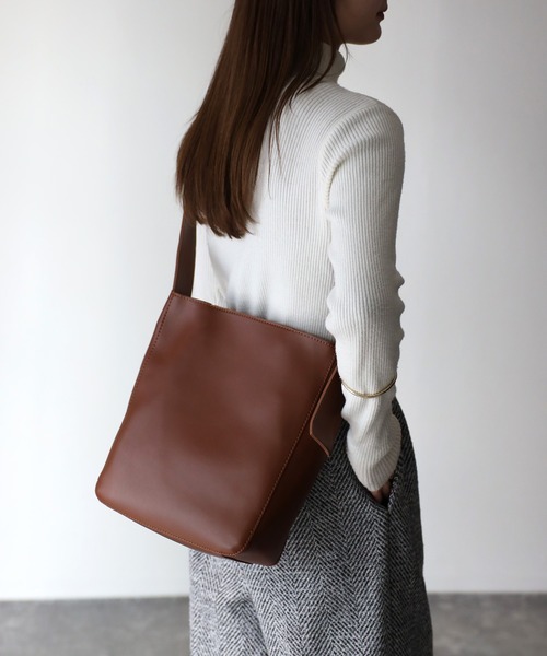 Riberry（リベリー）の「【ポーチ付き】シンプルスクエアショルダーバッグ（ショルダーバッグ・レディース・ブラック/ブラウン・FREE）」の16枚目の写真
