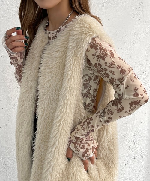 apres jour mignon（アプレジュールミニョン）の「花柄シアートップス【ZOZOTOWN限定アイテム】（Tシャツ/カットソー・レディース・ダークブラウン/グリーン/ブルー・X-LARGE/フリー）」の5枚目の写真