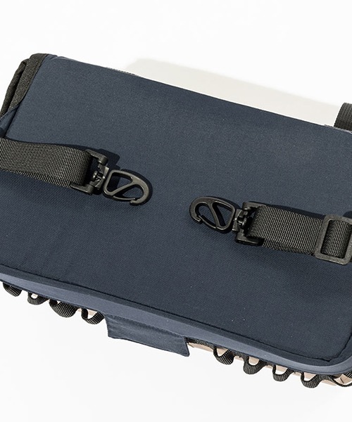 grn(ジーアールエヌ)の「grn outdoor ジーアールエヌ アウトドア 6040CLOTH BEER KAN STORAGE 64クロス ストレージバッグ(トートバッグ・メンズ・ブラック/ブラウン/オリーブ・FREE)」の11枚目の写真