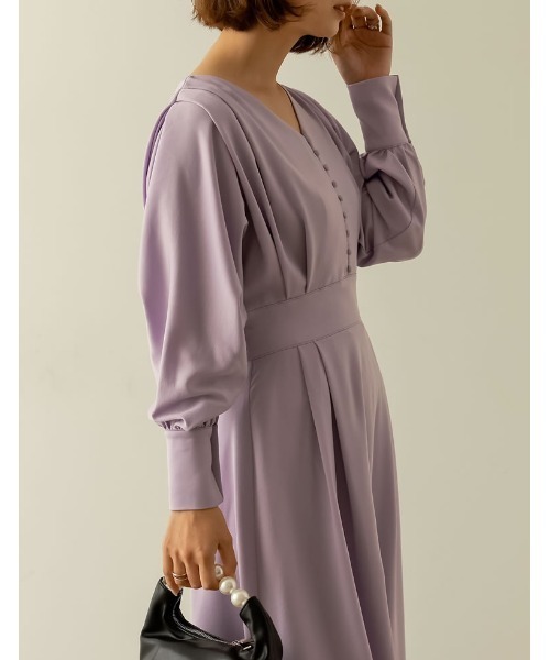 Re:EDIT（リエディ）の「[PREMIUM DRESS COLLECTION][低身長サイズ有]Vネックウエスト切り替えタックフレアワンピース（ワンピース・レディース・ブラック/ラベンダー/ベージュ・LARGE/SHORT/MEDIUM）」の21枚目の写真