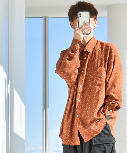Ritzy(リッツィー)の「ポリ総柄プリント(B柄) ドロップショルダー LSシャツ(シャツ/ブラウス・メンズ・ブラウン/ブラック/ホワイト・MEDIUM/LARGE/X-LARGE)」の3枚目の写真