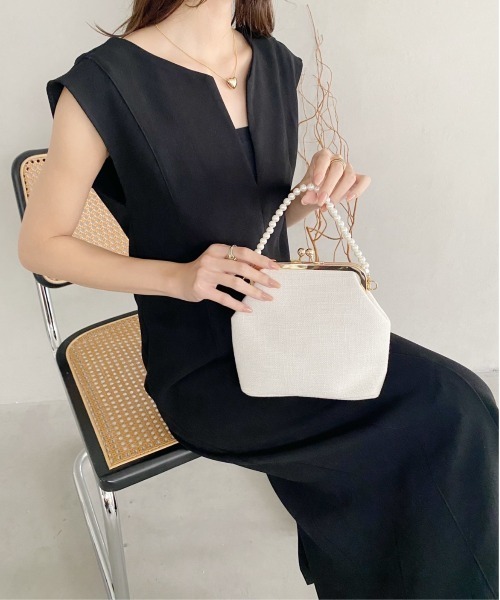 thank U more(サンキューモア)の「【Felicitations】結婚式 がま口 パーティバッグ(クラッチバッグ・レディース・ホワイト/ブルー/ブラック/ピンクベージュ・FREE)」の19枚目の写真