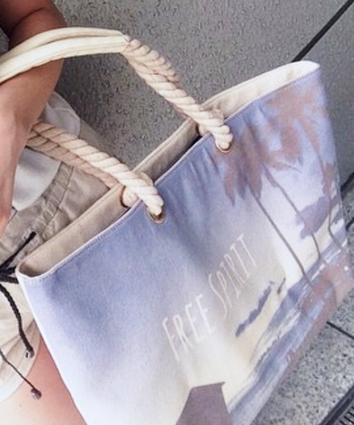 EGOIST（エゴイスト）の「SUMMERプリントバッグ（ショルダーバッグ・レディース・カーキ/ブルー/パープル・FREE）」の3枚目の写真